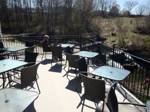 Patio, The Falls Inn Walter's Falls, Walters Falls