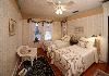 Mansion House Bed and Breakfast, Saint Petersburg — Raglan Room (Twin Beds)
