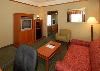 Quality Suites John Wayne Airport, Santa Ana — Guest room with sitting area