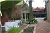 Margaret Gardens Inn, New Orleans — Full view of courtyard